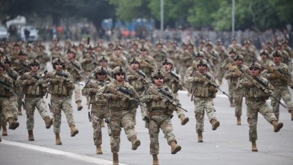   Más de 10.200 funcionaros participaron de la Parada Militar 2026 