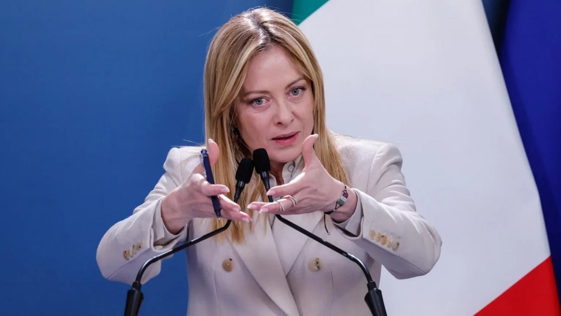 Meloni anunció ley para limitar número de extranjeros por curso en colegios de Italia