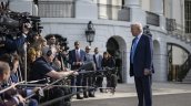Grandes cadenas de TV suspendieron cobertura de Trump solidarizando con medios vetados