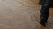 Desbordes de esteros, socavones y deslizamientos de tierra afectan a Pucón y Curarrehue