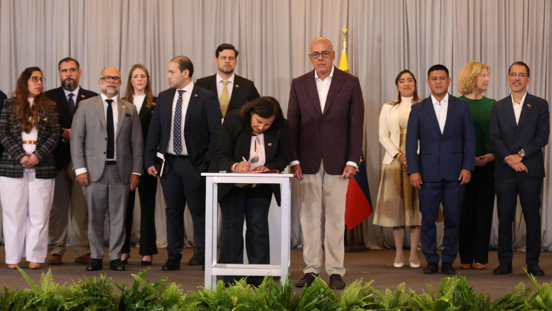 Venezuela: Acuerdan desbloqueo de medios digitales y Rodríguez niega trabas al retorno de Machado
