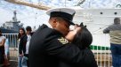 Un mar de abrazos y besos: la Esmeralda recaló en Valparaíso tras cinco meses de navegación