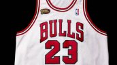 Camiseta de Michael Jordan de las Finales de 1998 se vendió en cifra récord para la NBA