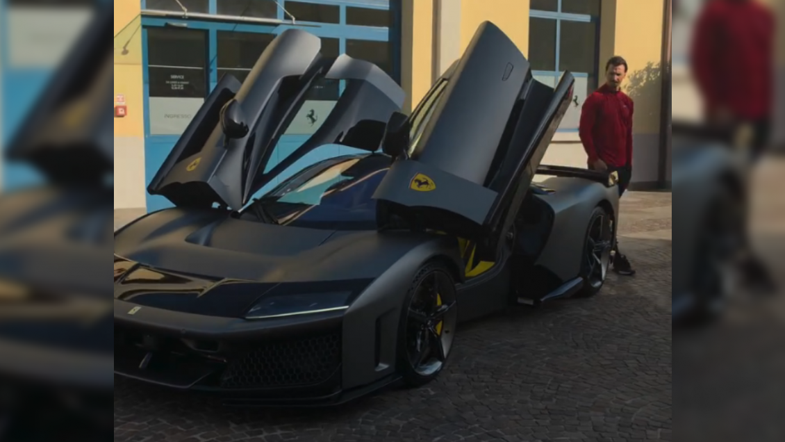 [VIDEO] Algo poco: Ibrahimovic se autorregaló un exclusivo Ferrari por su cumpleaños