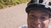 Mbappé desafío a Mourinho y publicó un vídeo montando en bicicleta mientras se recupera