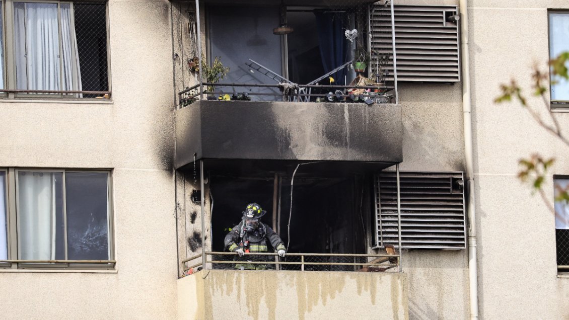 Hombre denunciado por violencia intrafamiliar murió tras incendiar departamento en San Miguel