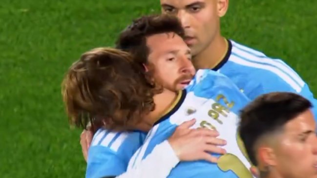   [VIDEO] Figura en su despedida: Messi dio otra asistencia y Nico Paz anotó con zurdazo ante Benín 
