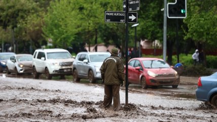 Alerta roja en comunas precordilleranas de Santiago por peligro de aluviones y derrumbes