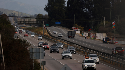 Fin de semana largo: proyectan salida de 442 mil vehículos de Santiago  