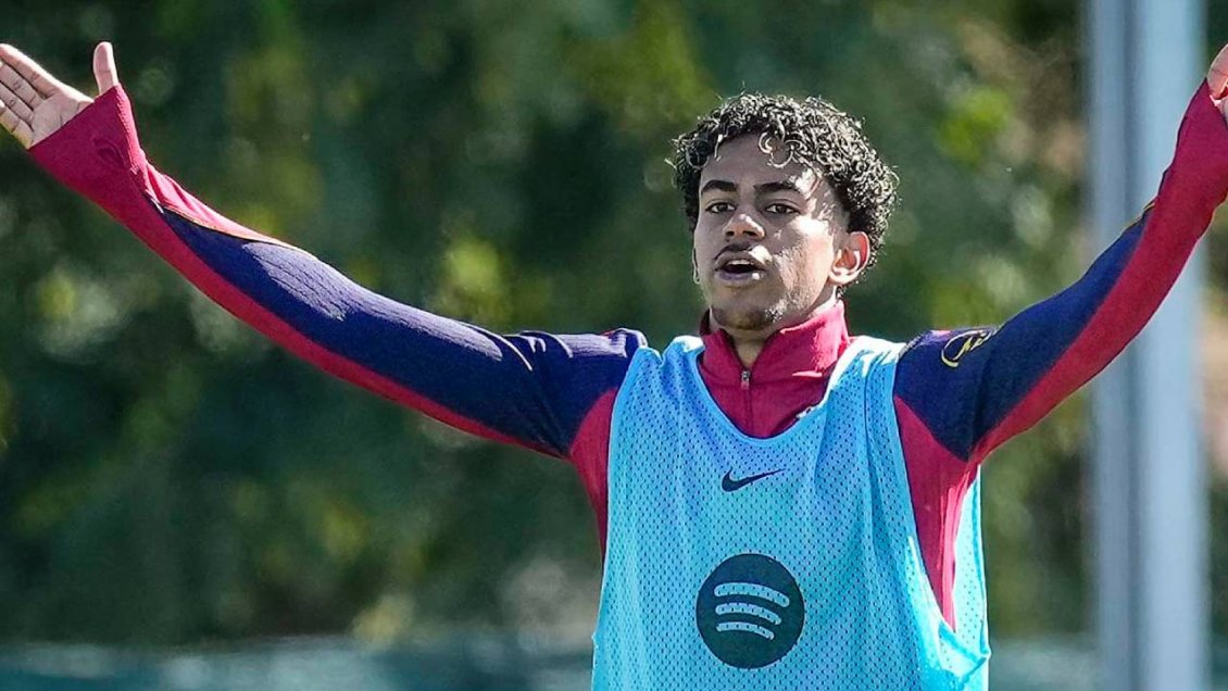 Flick encumbró a Lamine Yamal: 