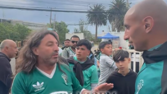   [VIDEO] Hinchas de S. Wanderers encararon a Sergio Felipe tras derrota ante Curicó Unido 