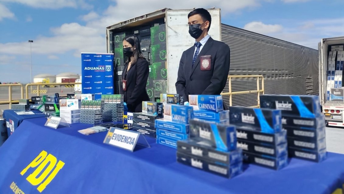 PDI Antofagasta incautó 128 mil cartones de cigarrillos y detuvo a dos personas por contrabando