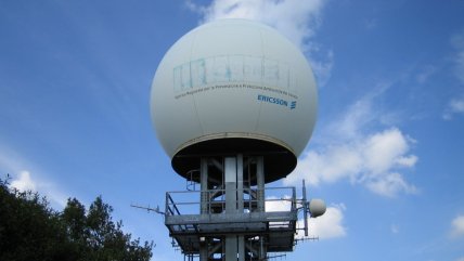 A punta de chaparrones, Santiago decidió comprar radares meteorológicos