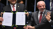 Balotaje en Brasil: A punta de medidas populistas, Lula reduce su desventaja electoral con Bolsonaro