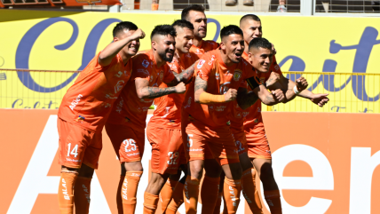   Cobreloa goleó a Recoleta y se mantiene al acecho de San Luis en lo alto del Ascenso 