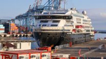 Con el arribo de moderno barco noruego, Valparaíso inició la temporada de cruceros 2026-2027
