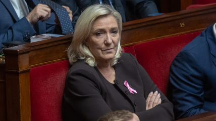   A seis meses de las elecciones en Francia, Le Pen sigue siendo clara favorita 