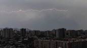 Llueve y truena sobre Valparaíso y Santiago