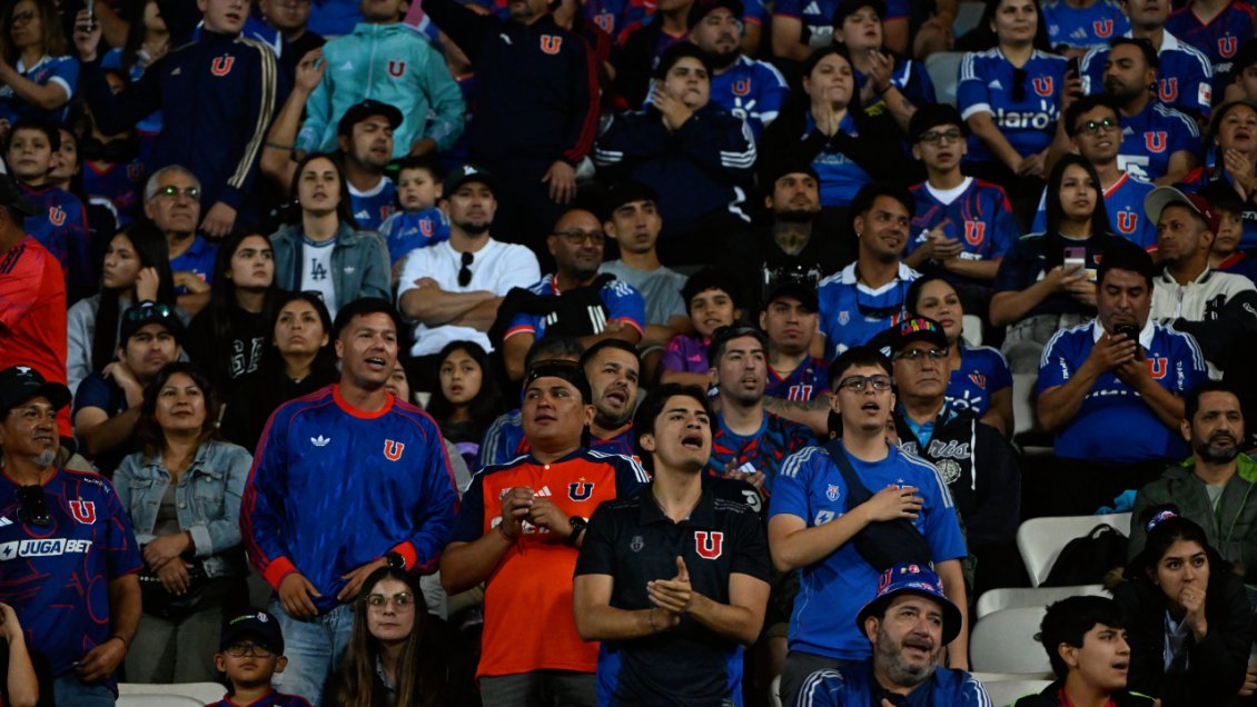 Hinchas de la U convocaron asamblea con miras a elecciones de la Corfuch