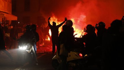   Gobierno francés evalúa bloquear las redes sociales para contener saqueos y desórdenes 