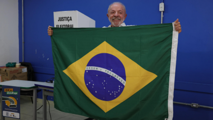 Al ir a votar, Lula dijo que Bolsonaro 
