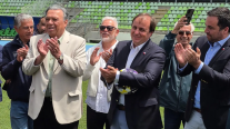 Elías Figueroa celebró su cumpleaños 80 con homenaje de S. Wanderers en Valparaíso