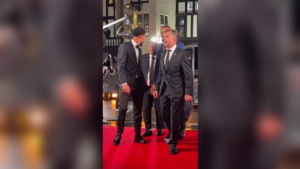   [VIDEO] El momento en que Vozinha y Mosa pasaron por la alfombra roja del Balón de Oro 