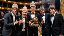 Con gorro chilote: Aníbal Mosa fue blanco de memes tras la gala del Balón de Oro