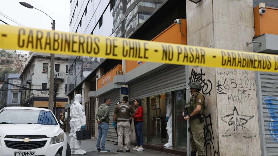 Condenan por asociación ilícita a banda familiar que robó a BancoEstado en Valparaíso