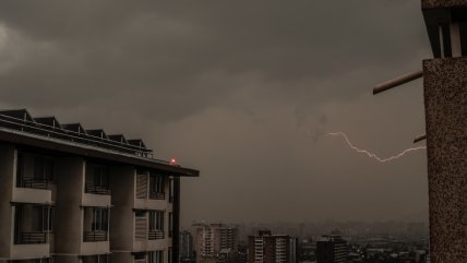   Paraguas de madera y 
