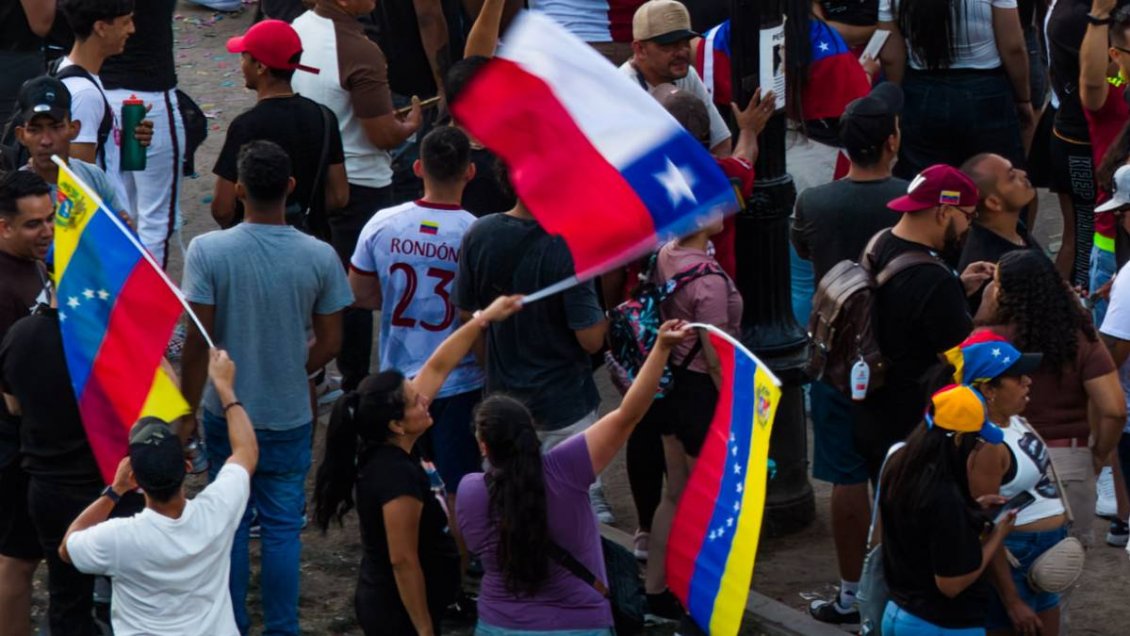 Venezolanos superan a peruanos como el mayor grupo inmigrante en Chile